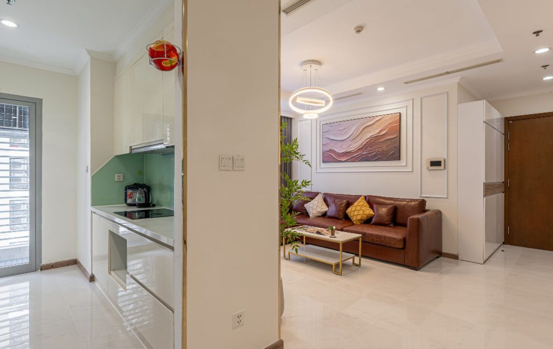 hinh phong khach can vinhome central park 3 phong ngu - ananbooking - airbnbvinhomes.com (2)