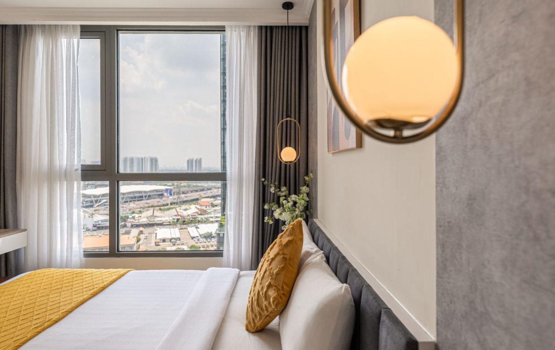 hinh phong ngu can vinhome central park 3 phong ngu - ananbooking - airbnbvinhomes.com (3)