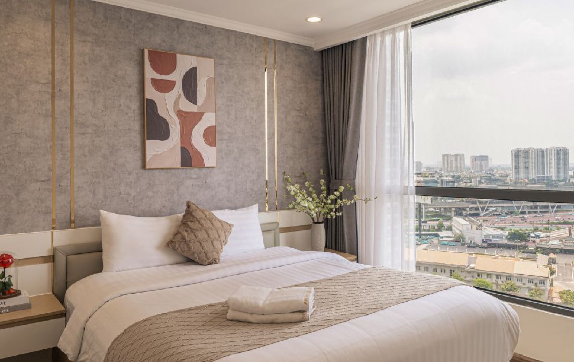 hinh phong ngu can vinhome central park 3 phong ngu - ananbooking - airbnbvinhomes.com (4)